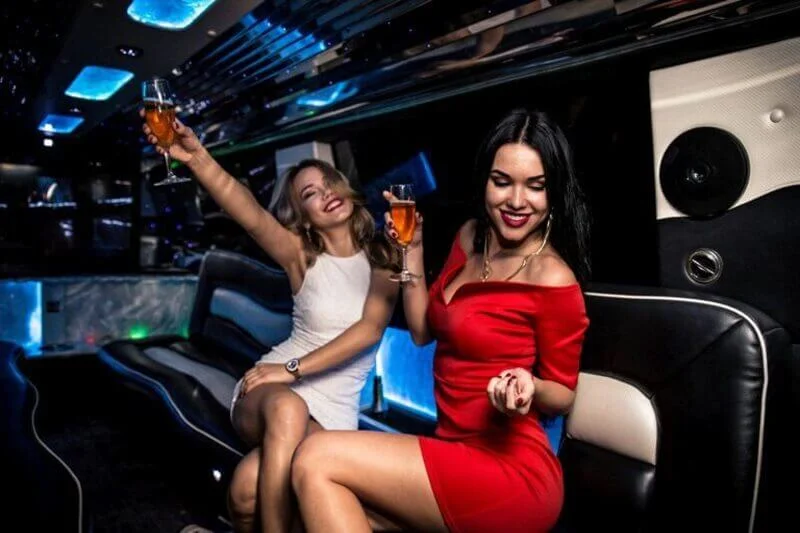 Chrysler-Limousine-Ride-Dubai-3